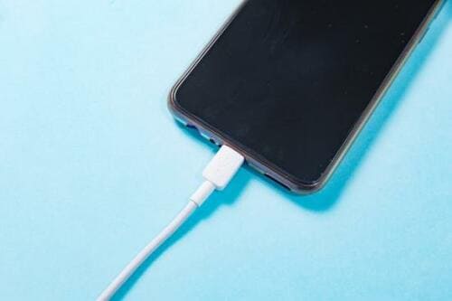 ポイント④スマホが充電できるかどうか スマホスタンドおすすめ イメージ