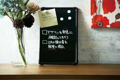 ③メモやToDoが見やすいブラックボードとマーカー
