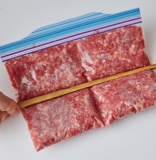 箸で筋を入れれば 小分けにできる!