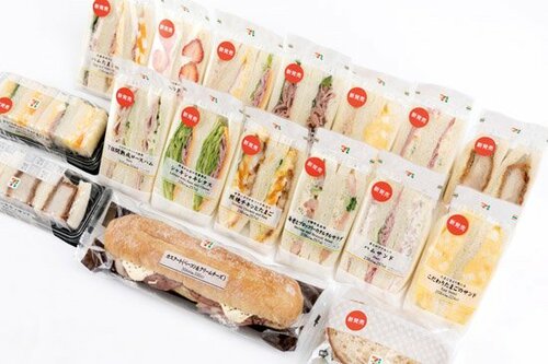 【傾向と特徴①】具材、パンともに各社進化し合っています イメージ