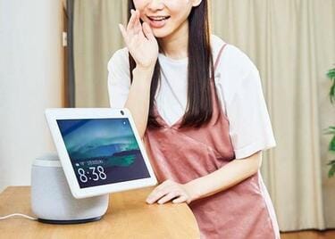 首を振るスマートスクリーンAmazon「Echo Show 10」の実力は？│『家電批評』が