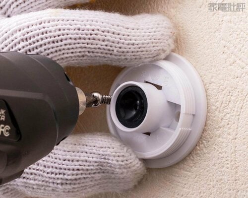 台座も本体も取り付けがやや面倒 防犯カメラおすすめ イメージ