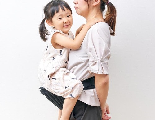 TeLasbaby(テラスベビー) New DaG1を装着する親子