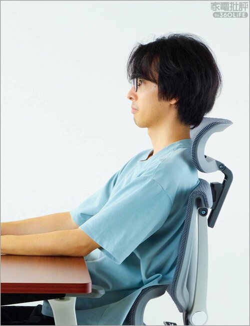 前のめりにならないように! 電動昇降デスクおすすめ イメージ