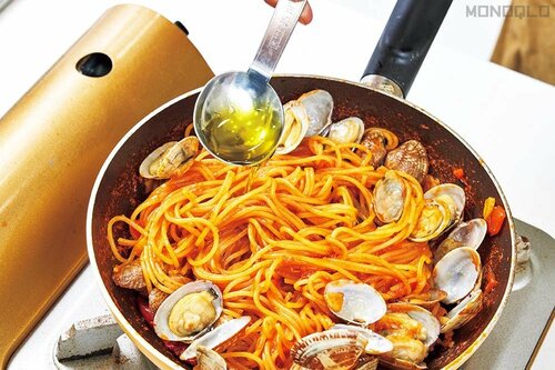 8:オリーブ油とパセリをかける 料理研究家リュウジの愛用品おすすめ イメージ