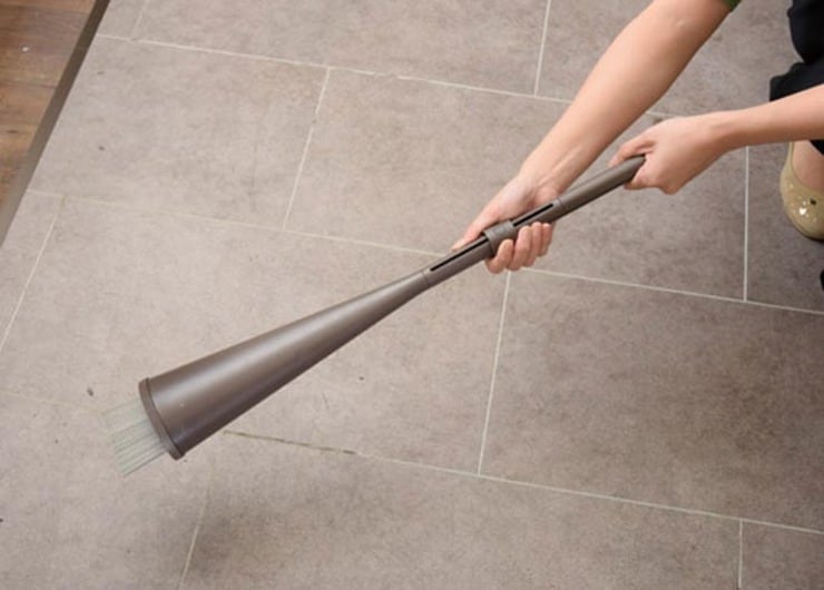 玄関掃除の「メンドクサイ」解決！スマートすぎるグッズの正体とは？