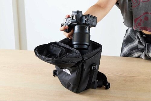 大型のミラーレスでもゆったり収まる カメラバッグおすすめ イメージ