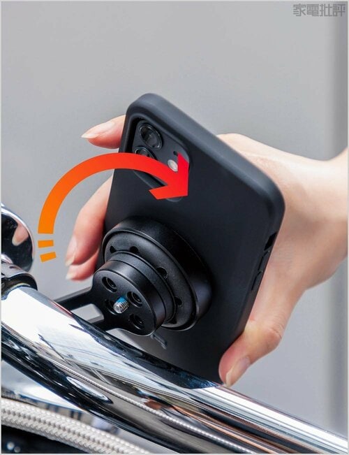 【スマホの着脱】ベースに溝を合わせて90℃回転させるだけ バイク用スマホホルダーおすすめ イメージ2