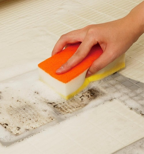 STEP1:浴室用洗剤でやさしく洗う 防カビ剤おすすめ イメージ