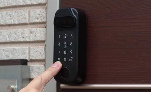 施錠ボタンは標準版より便利 スマートロックおすすめ イメージ2