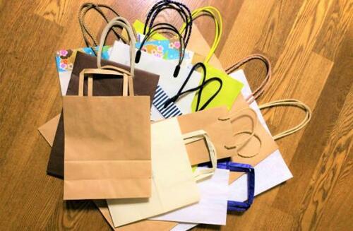 片付けあるある4：使えそうな紙袋はとっておく？ イメージ