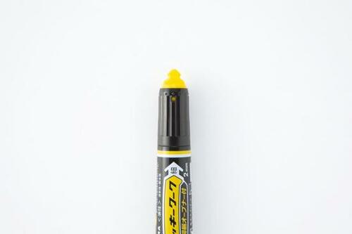 ⑥引っ越しも宅配も!書ける&切れる最強のマッキー