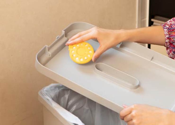 生ゴミ臭をカット！貼るだけ「サワデー」で劇的効果｜臭気判定士と『MONOQLO』が検証・レビュー