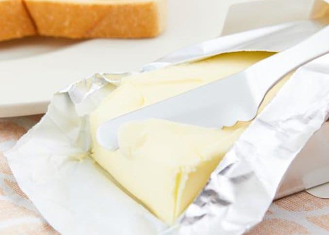 固いバターでもトーストが熱いうちに塗れる！ストレスフリーなバターナイフ