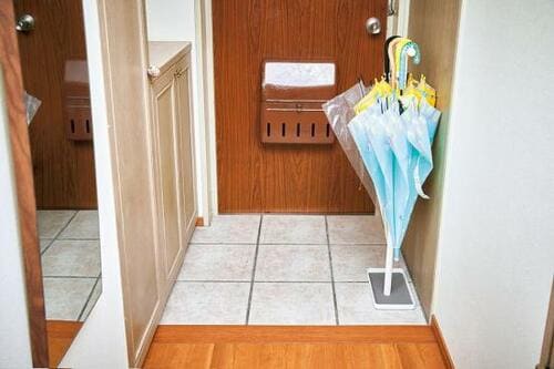 最大8本かけられる！　山崎実業「ハンギングかさたて」 イメージ2