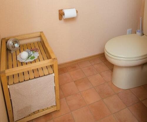 トイレ収納:イケアのワゴンにカーテンでストック類をきれいに目隠し!