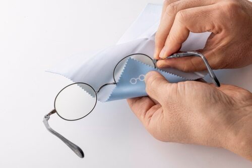 くもりは取れずクロスも拭きにくい メガネ用曇り止めおすすめ イメージ3