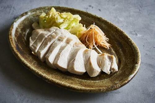 鶏ハムのようなジューシーさ 鶏むね肉の塩ヨーグルト漬け蒸し焼き