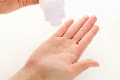 乾燥した肌に保湿化粧水でうるおいチャージ！ 保湿化粧水おすすめ イメージ