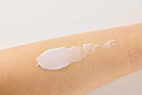 ガサガサのひじやかかとに使いたい尿素クリームって？ 尿素クリームおすすめ イメージ