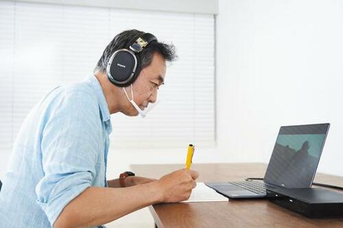 サラウンドヘッドホンのテスト方法は?