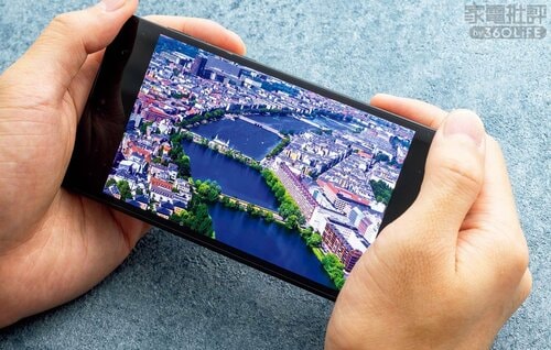 ＜ここがポイント＞バッテリーは18時間連続再生で今回テストした4製品中最長 折りたたみスマホおすすめ イメージ