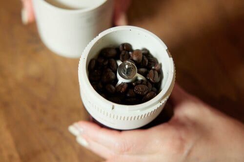 結果:ボタンを押すだけで簡単にコーヒー粉ができる! コーヒーミルおすすめ イメージ