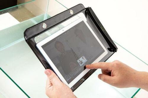 水滴が付着しても誤操作せず快適なエレコム イメージ