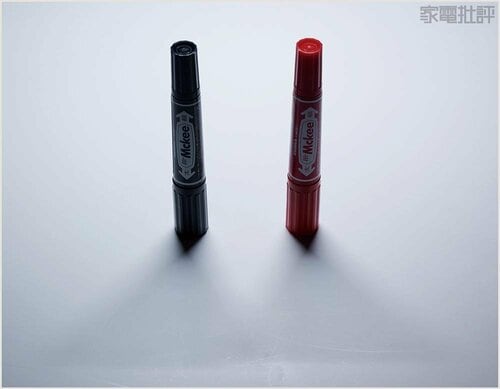 うっすらと影ができる程度 LEDデスクライトおすすめ イメージ