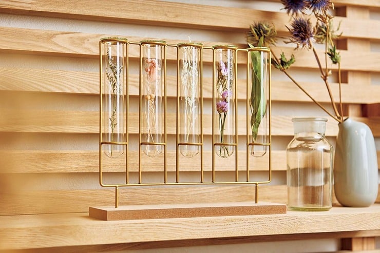 ニトリで高見え！1000円以下フラワーベースでお部屋を格上げ｜「LDK」とプロが比較