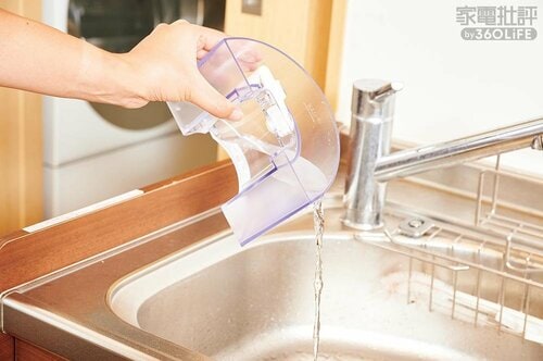 狭いシンクだとラクさに感動します 自動計量IH炊飯器 SR-AXおすすめ イメージ