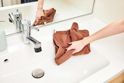 タオルを使った洗面所掃除ラクテク！ イメージ3