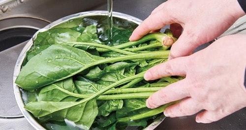 ​手順1：水でよく洗う イメージ