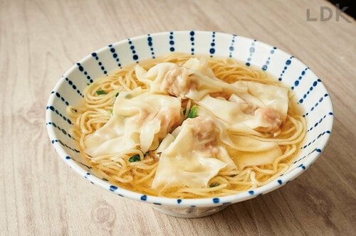 鶏だしのスープと雲呑・麺が合う! 無印良品の冷凍食品ランキングおすすめ イメージ2