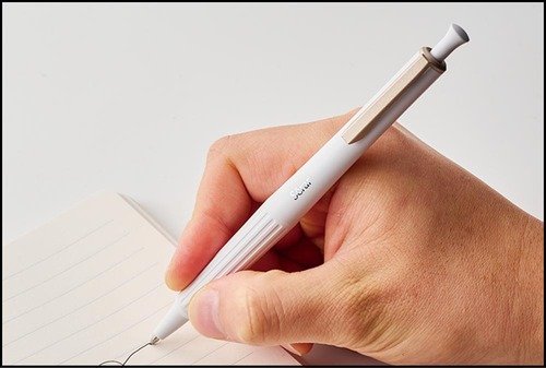 選び方3：持ちやすさ ゲルインクボールペンおすすめ イメージ
