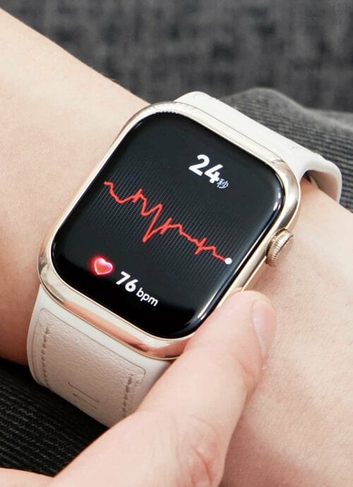 血圧計&心電計を腕に巻き携帯できる 家電ベストバイオブザイヤーおすすめ イメージ