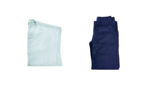 衣類収納のコツ1：服をもうひと折り＋立て収納 衣装ケースおすすめ イメージ