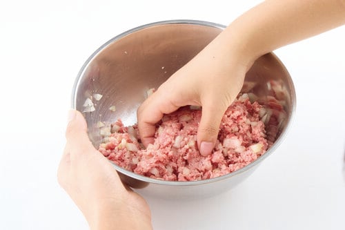 ハンバーグの下ごしらえはひと苦労 LDKベストバイフードプロセッサーおすすめ イメージ