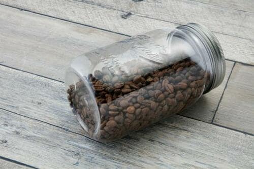 ②コーヒー豆の保管は 使い勝手のよいプラ容器がオススメ イメージ3