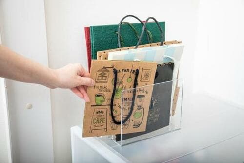 ＋αアイデア：紙袋の収納大きさ別にたてかけてスリムに イメージ