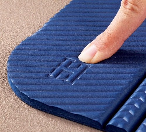 底づき感のない硬め素材で座りやすい サウナマットおすすめ イメージ