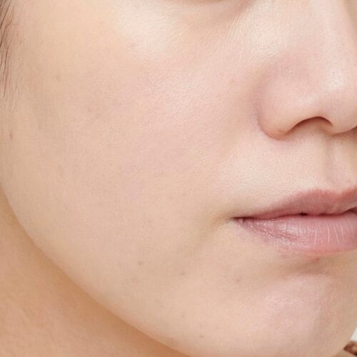 仕上がり:薄いベールで肌の色ムラがふんわり整った メイクパフおすすめ イメージ