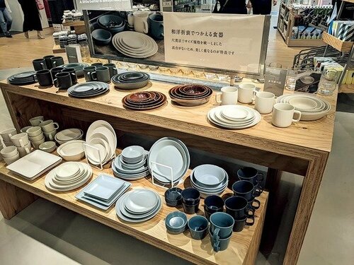 なぜ銀座にダイソー・3COINSが進出?