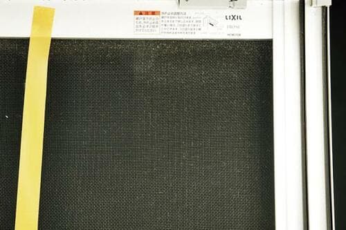 ひとなでで完了！ 日本シール「エチケットブラシ de 網戸掃除」 イメージ2