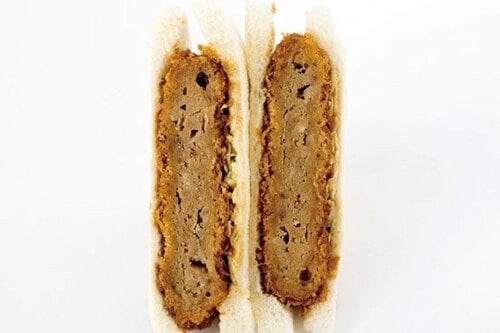 6位: 【6位】密度がすごい！ ファミマ「メンチカツサンド」 イメージ2