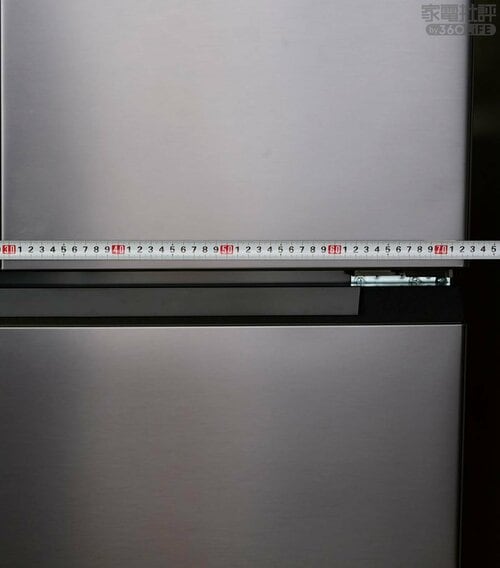 63cmの薄型で横幅は73cmと広め 冷蔵庫おすすめ イメージ