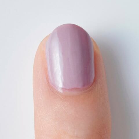 紫マニキュアおすすめランキング12選。LDKとプロが人気商品を徹底比較