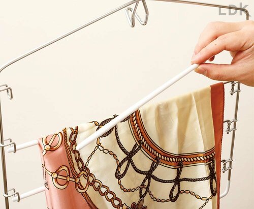 前後どちらにもバーが動かせて服をかけやすい! イメージ