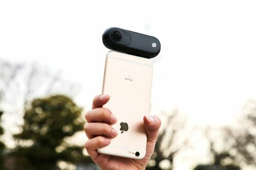 スマホ直挿しだけでなく使い方色々ドローンで一周したような映像が簡単に撮れます