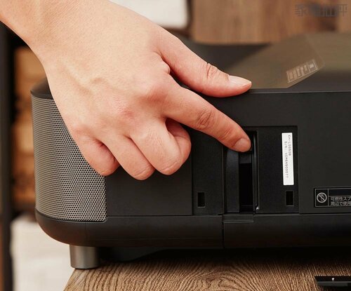 【使い勝手】ピント合わせや台形補正は手動です 超短焦点プロジェクターおすすめ イメージ